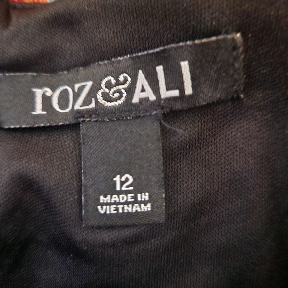 Roz&Ali, Size 12, Black Floral Dress With Belt Sash - Picture 3 of 9